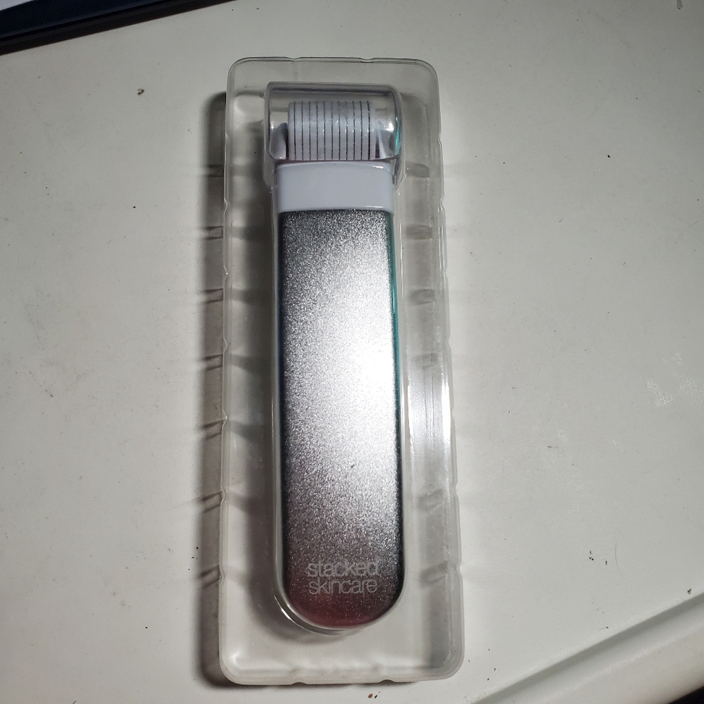 NWOT Stacked Skincare Microneedling Tool
